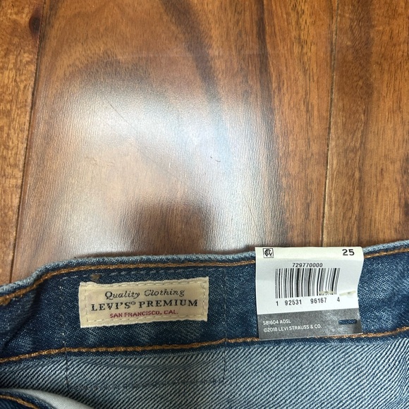 Levi’s denim mini skirt - Picture 2 of 3